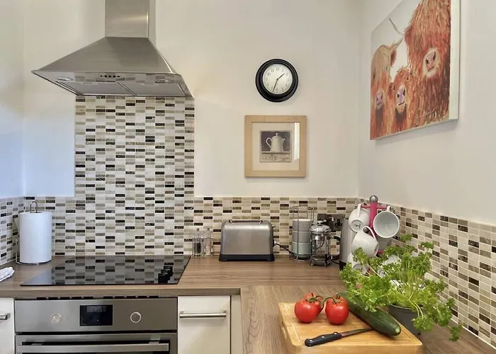 Lavender Apartment - Spacious Apartment Close To The Beach