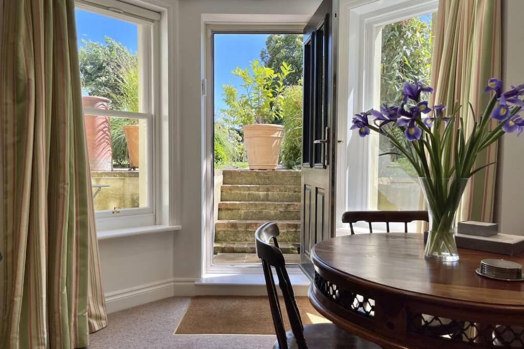 Lavender - Spacious Close To The Apartment Deal