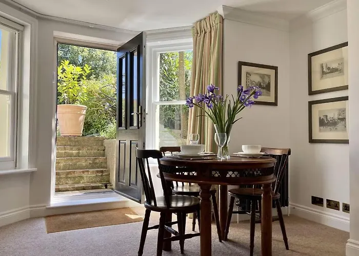 Lavender Apartment - Spacious Apartment Close To The Beach
