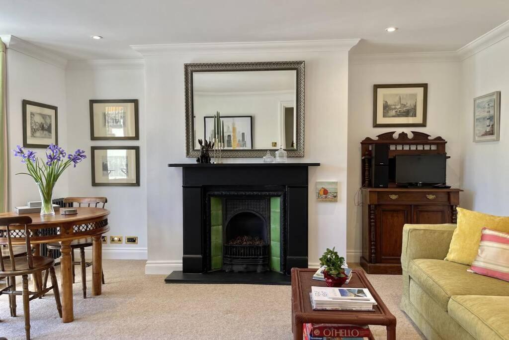 Lavender - Spacious Close To The * Deal