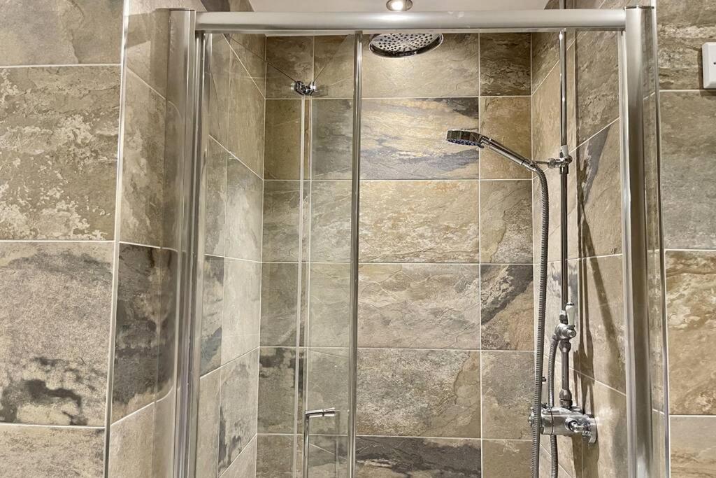 Lavender - Spacious Close To The Deal
