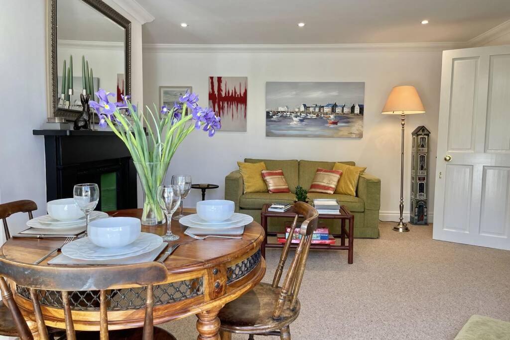 Lavender - Spacious Close To The *