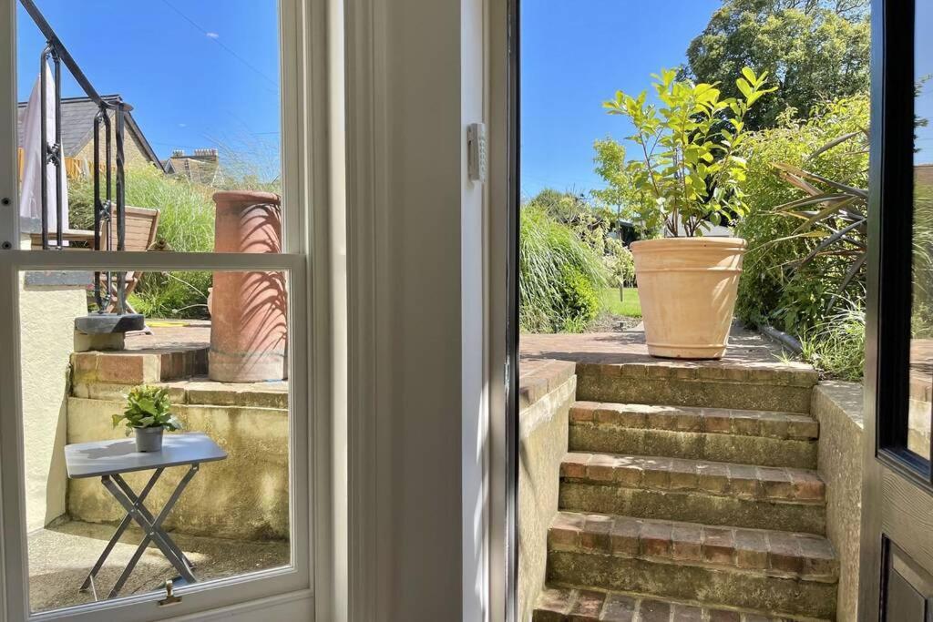 Lavender - Spacious Close To The Apartment Deal